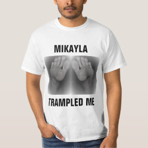 ミカヤが私を踏みつけた Tシャツ