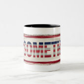 ミシェル・オバマ「何かをする」ぼろぼろのバナーマグカップ ツートーンマグカップ (中央)