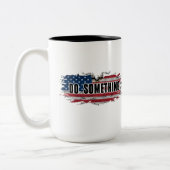 ミシェル・オバマ"何かをする" "彼女ができるYES"マグカップ ツートーンマグカップ (左)