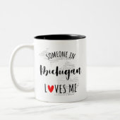 ミシガンの人が私にマップ・コーヒー・マグを愛してくれる ツートーンマグカップ (左)