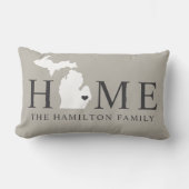 ミシガンホームグレイカスタムファミリーモノグラム ランバークッション (正面)