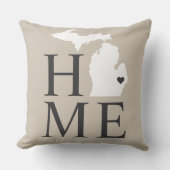 ミシガンホームベージュアンドグレーカスタムシティハート クッション (正面)