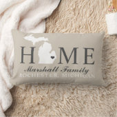 ミシガンホームベージュカスタムファミリーモノグラム ランバークッション (ブランケット)