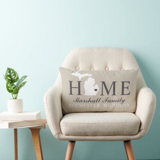 ミシガンホームベージュカスタムファミリーモノグラム ランバークッション (椅子)