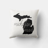 ミシガンメイドタイポグラフィとブラックシルエット クッション (裏面)