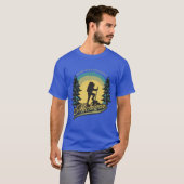 ミシガン州の黄色のNever Stop Exploring Tシャツ (正面フル)