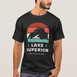ミシガン州スペリオル湖国立公園キャンプレトロデザイン Tシャツ