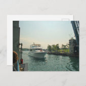 ミシガン州チャルヴォワ州ドローブリッジの下のボート ポストカード (正面/裏面)