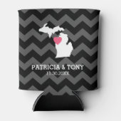 ミシガン州マップカスタムとハートと名前 缶クーラー (正面)