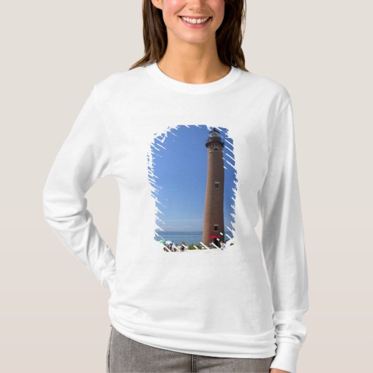 ミシガン湖のリトルセーブルポイント灯台 Tシャツ (正面)