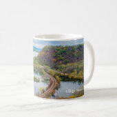ミシシッピ川と木の茂った断崖 コーヒーマグカップ (正面右)