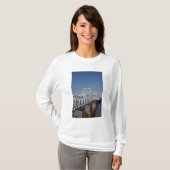 ミシシッピ川にかかる州間高速道路20号線の橋 Tシャツ (正面フル)