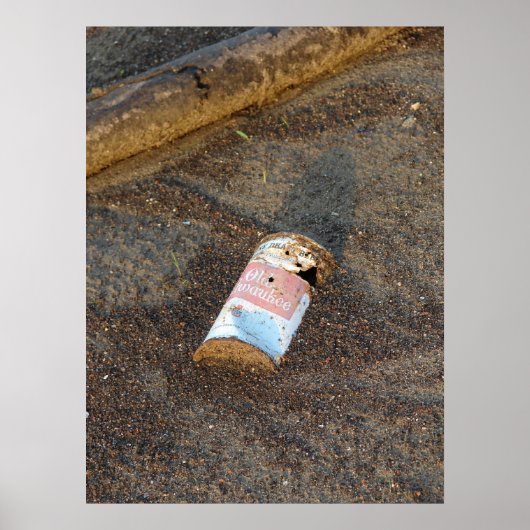 ミシシッピ川に沿った古い錆びたビール缶 ポスター (正面)