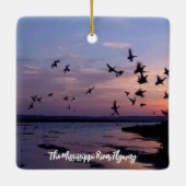 ミシシッピ川フライウェイ:フライウェイ夢を見る セラミックオーナメント (裏面)