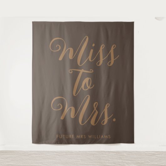 ミスからミセス バナー モダン ブライダル シャワー プロップ タペストリー (正面)
