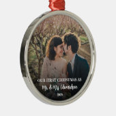 ミスターとミセスとして初めてのクリスマスを迎えた夫婦の写真 メタルオーナメント (右)