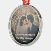 ミスターとミセスとして初めてのクリスマスを迎えた夫婦の写真 メタルオーナメント (左)