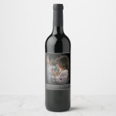 ミスターエレガント・アンド・ミセス写真ダークグレーの冬の結婚式 ワインラベル (正面)