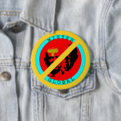 「ミスターグローバル」バッジ – 操り人形の馬にノーと言う 缶バッジ (インサイチュ)