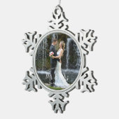 ミスター・アンド・ミセスの写真としての結婚第1回のクリスマス スノーフレークピューターオーナメント (右)