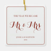 ミスター・アンド・ミセスシンプル・ミニマリストの赤い新婚カップル セラミックオーナメント (正面)