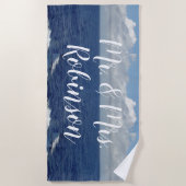 ミスター・アンド・ミセスパーソナライズされた海・ウェーブズビーチタオル ビーチタオル (正面)