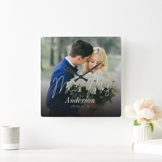 ミスター・アンド・ミセス |家族の名前のカスタム写真 スクエア壁時計 (ホーム)