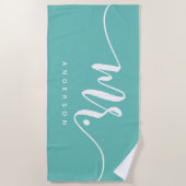 ミスター・ティール（緑がかった色）と白い新婚の新郎パーソナライズされた ビーチタオル (正面)