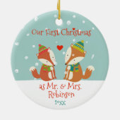 ミスター・ミセスの初めてのクリスマス – かわいいウッドランドキツネ セラミックオーナメント (裏面)