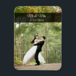 ミスター&ミセスの結婚カップル写真ミニマグネット マグネット<br><div class="desc">この素敵な冷結婚蔵庫磁石にあなたの美しい写真を追加して特別な日を覚えなさい！カスタマイズ領域に自分の写真と日付を追加する。</div>