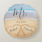 ミスター & ミセス ダスティーブルー ビーチ カップル ハート サンド ラウンドクッション (正面)