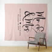 ミスター・ミセス ブラッシュ ピンク ウェディング タペストリー (インサイチュ(横))
