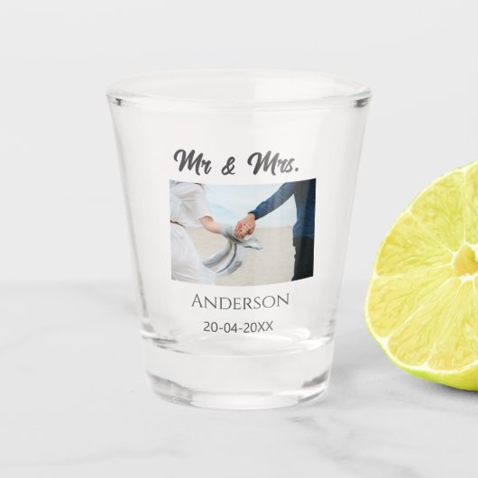 ミスター＆ミセス 姓 日付 年 結婚 記念品 ショットグラス (正面)