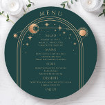 ミスティックグリーン金ゴールドサンムーンスターズ宇宙結婚ズ メニュー<br><div class="desc">神秘的な緑の金ゴールド太陽の月の星宇宙のメニューカード結婚は、金ゴールド書のスクリプトの中心にあなたのメニュー詳細を中心に緑の背景に金ゴールドの太陽、月と星のフレームを備えモダンている。提供されている文字・ボックスで文字を編集してパーソナライズ。Evco Studio ©(www.zazzle.com/store/evcostudio)による設計</div>