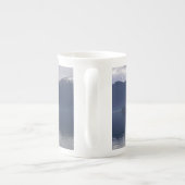 ミスティ・アラスカン海の色合い ボーンチャイナマグカップ (裏面)