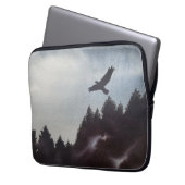 ミスティ・モーニング・イン・ザ・マウンテンズ ラップトップスリーブ (正面左)