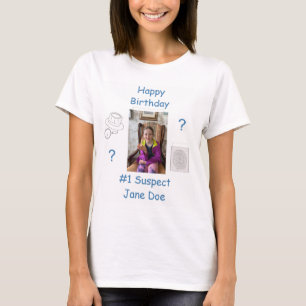 ミステリー犯罪解決証拠ボードママ Tシャツ