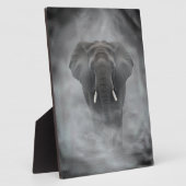 ミストに包まれたアフリカゾウの穏やかなインパスト フォトプラーク (側面)