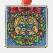 ミストレキスをするートの下のかわいいリス、ナットリース メタルオーナメント (正面)