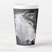 ミスト滝、キングズキャニオン国立公園（カリフォルニア州） カフェラテマグ (正面)