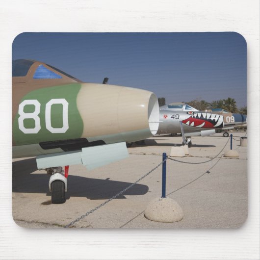 ミスフランスのター戦闘機 マウスパッド (正面)