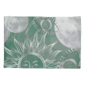 ミス太陽のティック | Dusty Green Silver Moon Stars Sun 枕カバー (裏面)