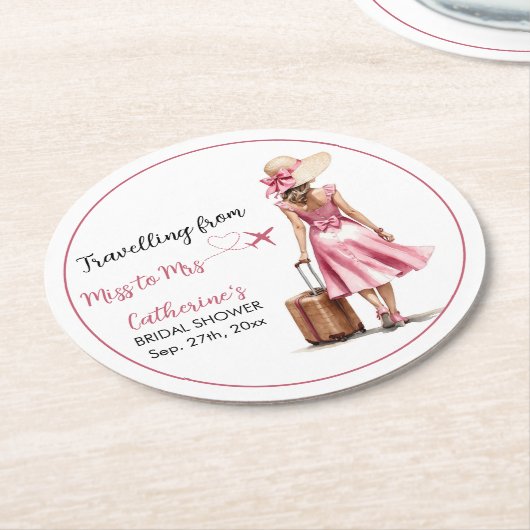 ミス トゥ ミセス トラベル ピンク ボウ ドレス ブライダル シャワー ラウンドペーパーコースター (アングル)