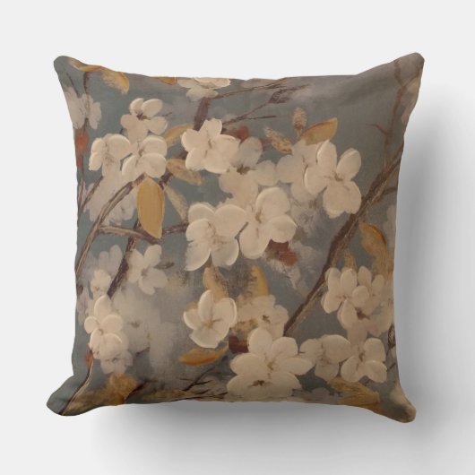 ミズキの花の絵画 クッション (正面)