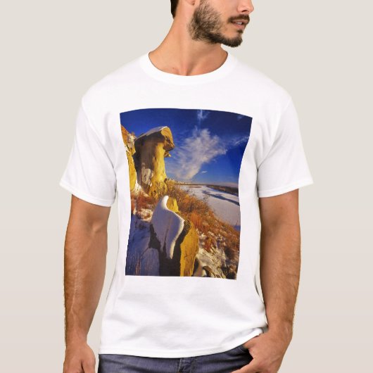 ミズーリ川近くの冬 Tシャツ (正面)