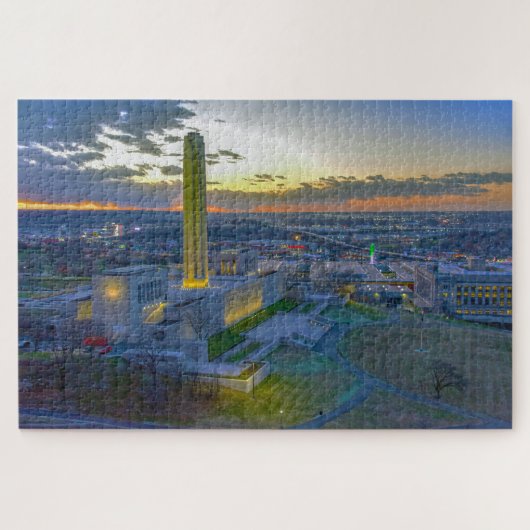 ミズーリ州カンザスシティー、サンセットでのLiberty Memorial ジグソーパズル (横)