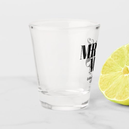 ミセス・アンド・ミセスパーソナライズされたの結婚ショット・グラスの好意 ショットグラス (左)