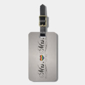 ミセス・アンド・ミセス・レズビアンプライドタイポグラフィデザイン ラゲッジタグ (正面縦)