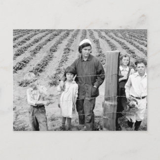 ミセス・アーノルドと子供 – 1939. ポストカード