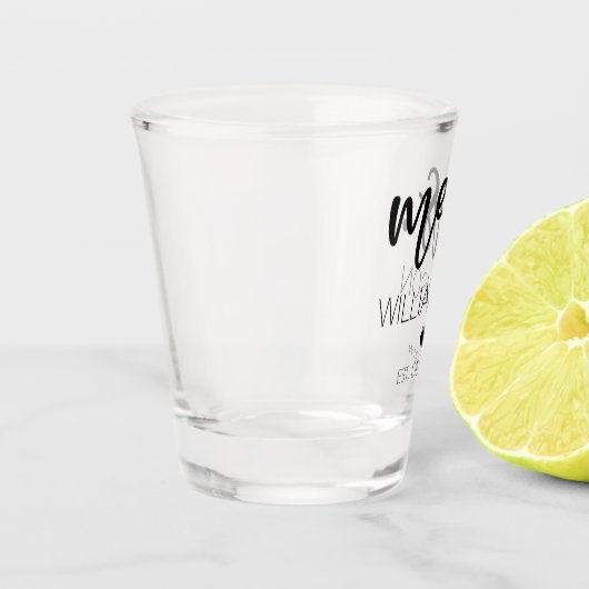 ミセス・エスト・名前をカスタムする結婚の新しいカップル・ギフト  ショットグラス (左)